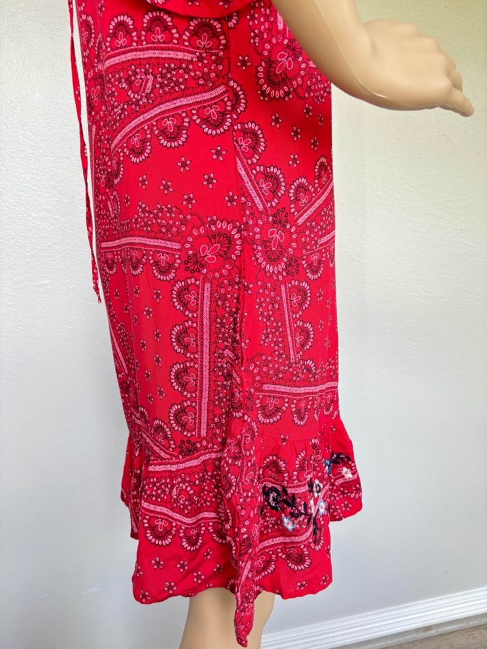 Chelsea & Violet Red Bandana-Print Halter Dress with Blue Floral Accents NWOT - Picture 12 of 16
